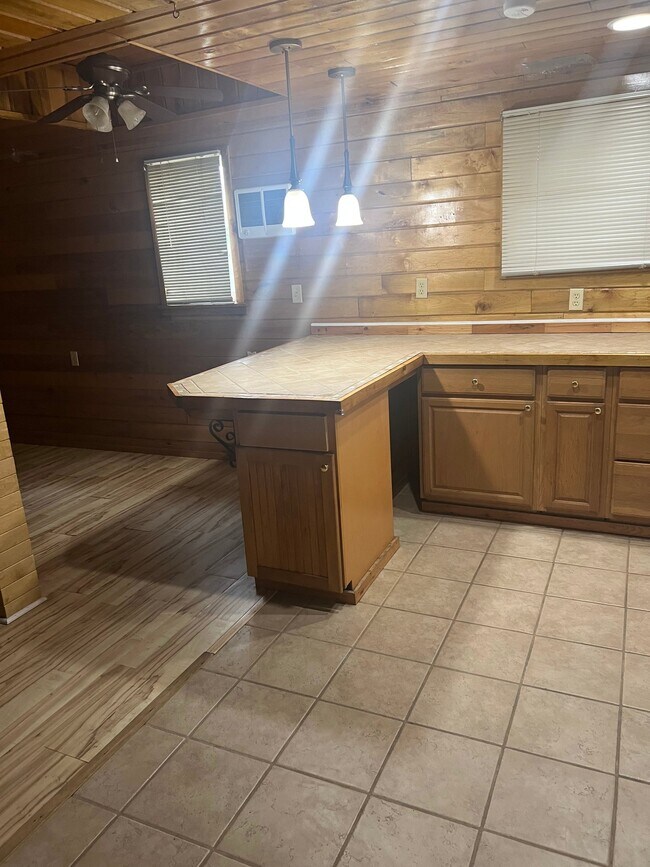 Foto del edificio - 1574 Armstrong Rd