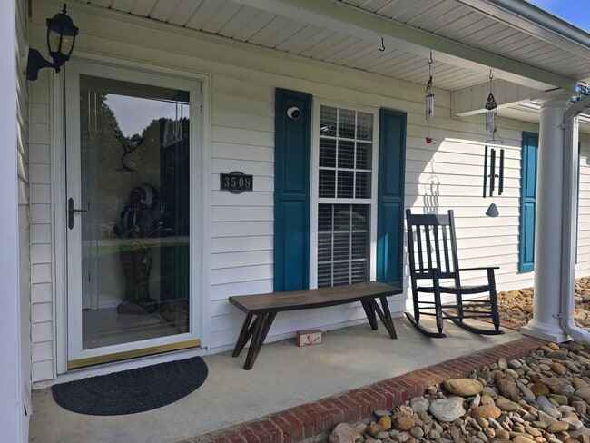 Building Photo - NEW LISTING!!!!!
