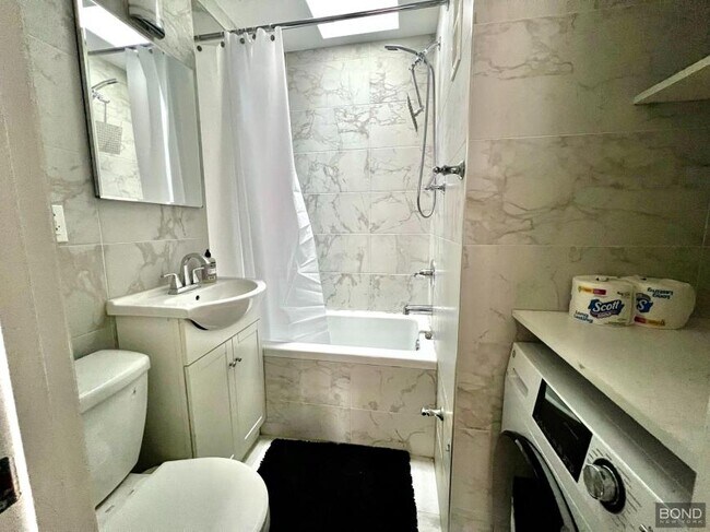 Foto del edificio - 0 bedroom in Manhattan NY 10013