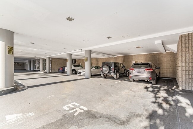 Guest Parking - 30 Chelsea St