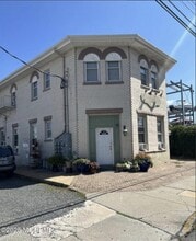 Building Photo - 24 Bay Ave