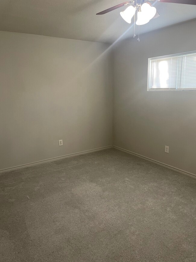 Building Photo - 2113 Raspberry Ln