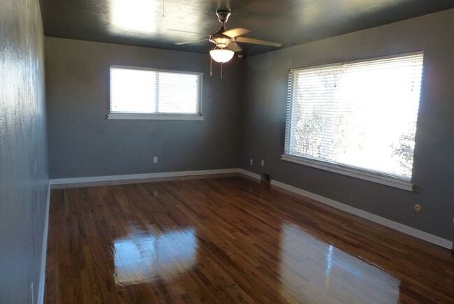 Building Photo - Beautiful Spacious Brick Home