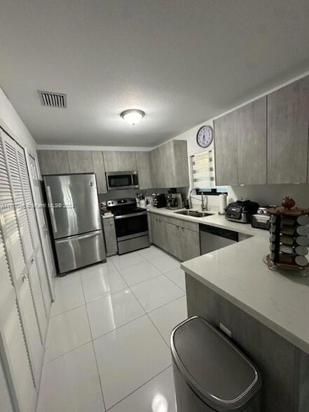 Foto del edificio - 3220 NW 50th St