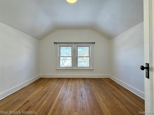 Foto del edificio - 36 E Bernhard Ave