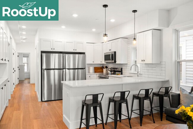 Foto del edificio - Furnished Bedroom with Private Bath in Jamaica Plain