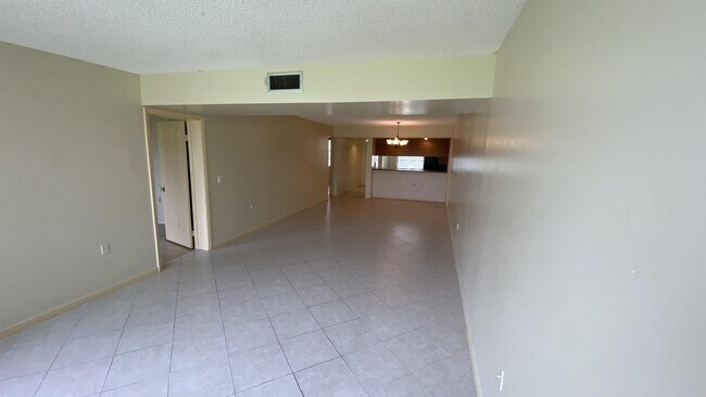 Foto del edificio - 3710 Whitehall Dr