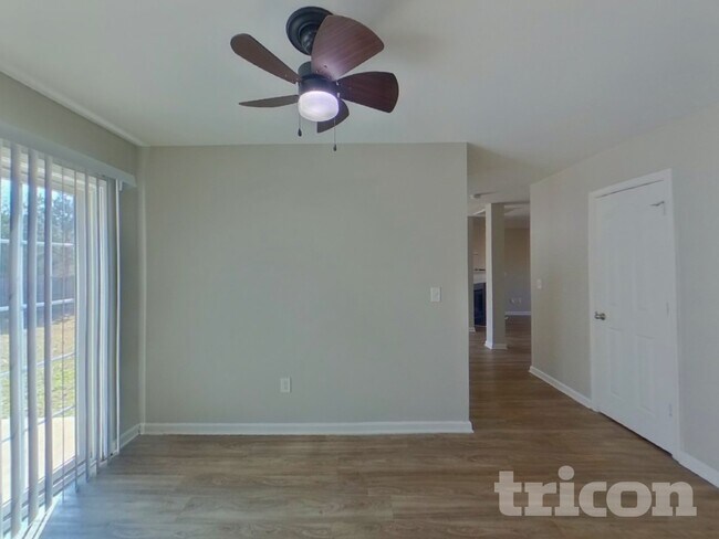 Foto del edificio - 747 Markham Cir