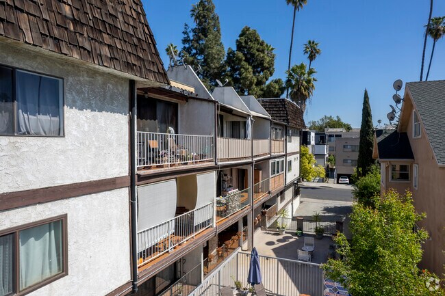 Building Photo - 1559 Winona Blvd