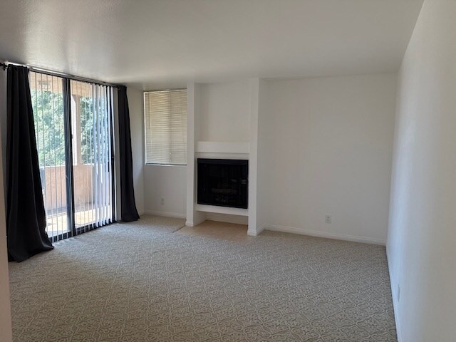 Foto del edificio - 7826 Topanga Canyon Blvd