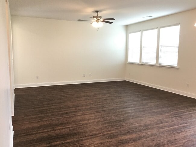 Building Photo - 103 Samara Ln