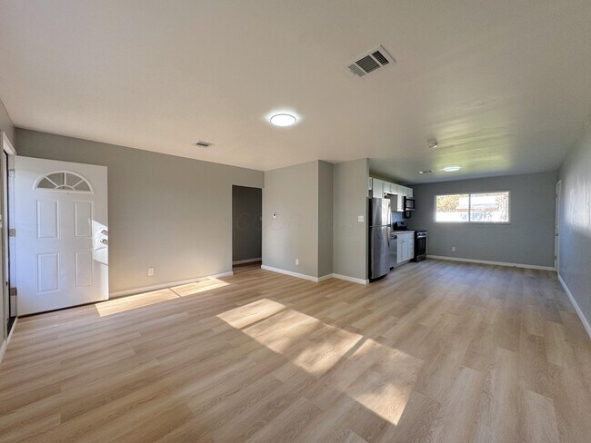 Foto del edificio - 5200 Mapleridge Dr