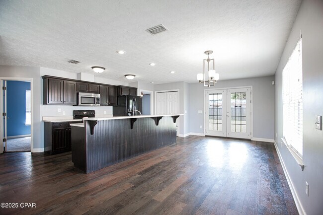 Foto del edificio - 115 Keystone Plaza