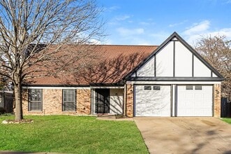 Building Photo - 309 Deacon Dr