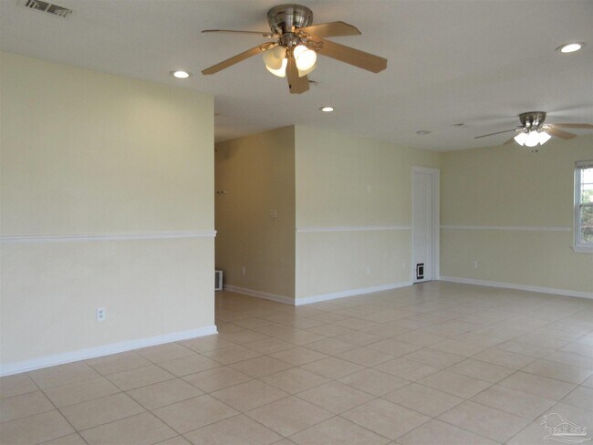Foto del edificio - 4249 Queens Ct