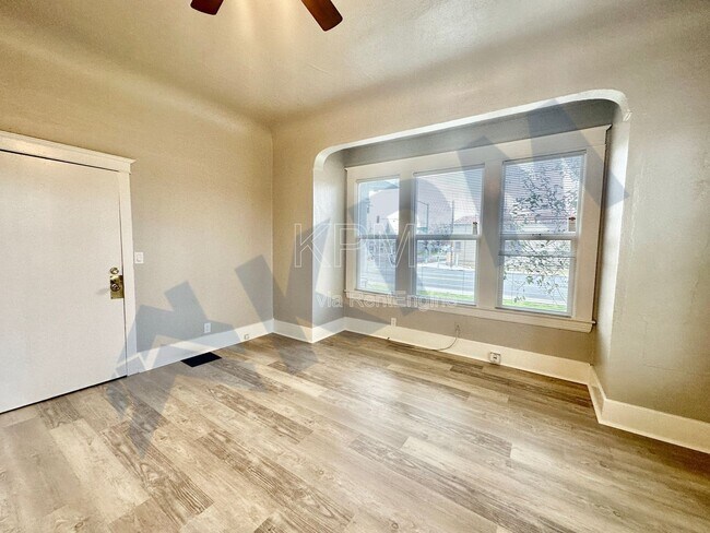 Foto del edificio - 121 E Lockeford St