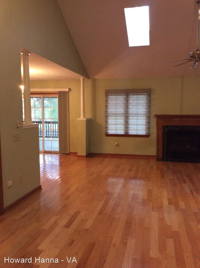 Building Photo - 3 br, 2.5 bath House - 6021 Tabiatha Lane