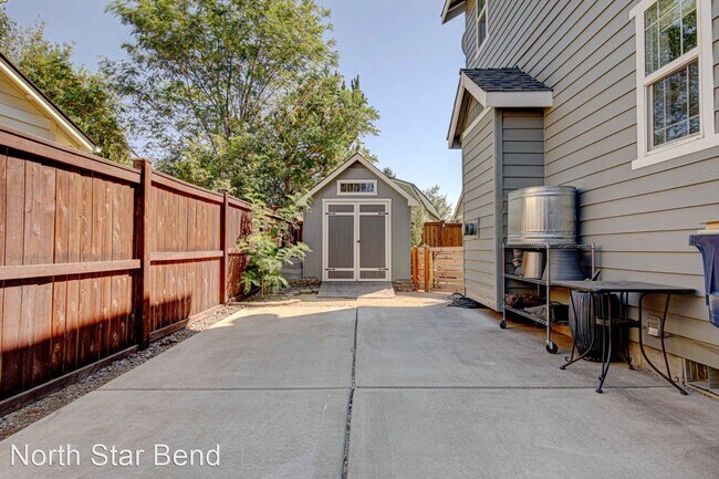 Building Photo - 3 br, 2.5 bath House - 63466 Crestview Dr