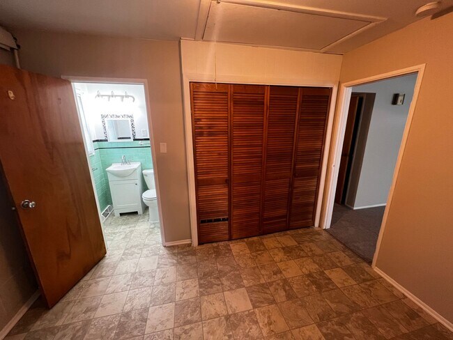 Foto del edificio - Beautiful 4 Bedroom / 1.5 Bath Home - Grea...