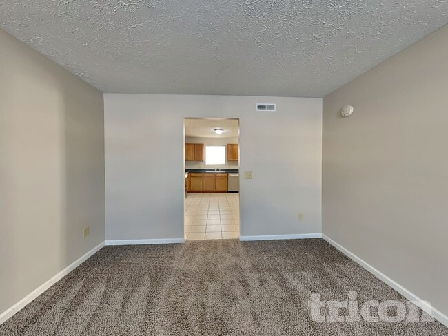 Building Photo - 614 Eastpointe Dr