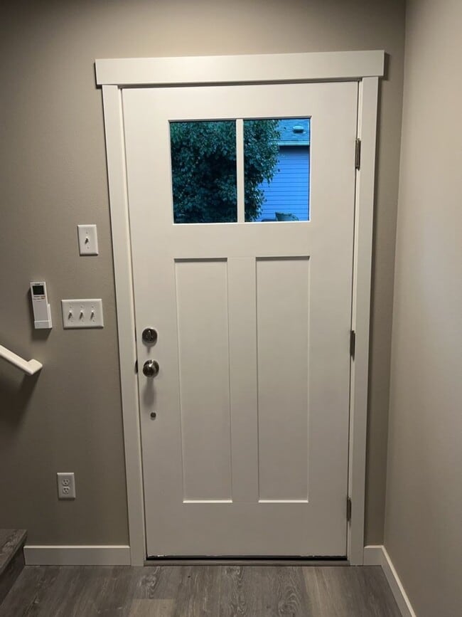 Building Photo - 918-922 Billy Frank Jr. St