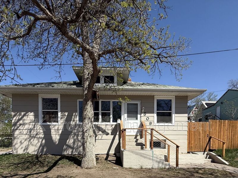Foto principal - 309 10th St N