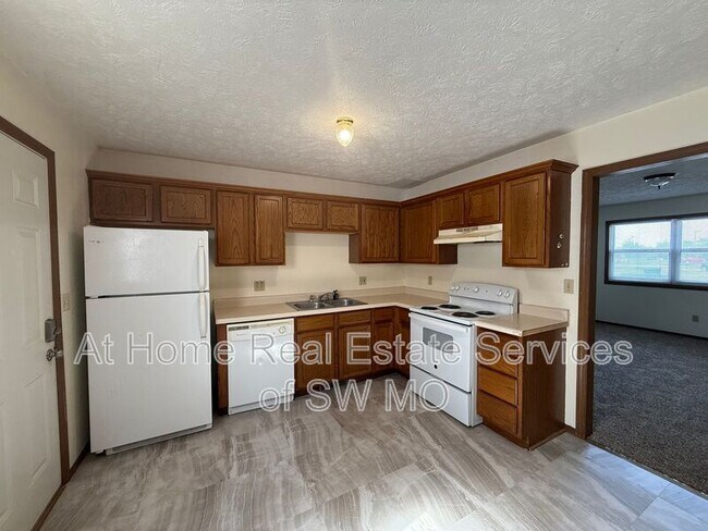 Foto del edificio - 649 N Main St