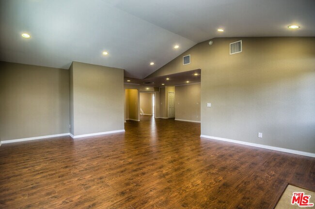Foto del edificio - 5415 Fallbrook Ave