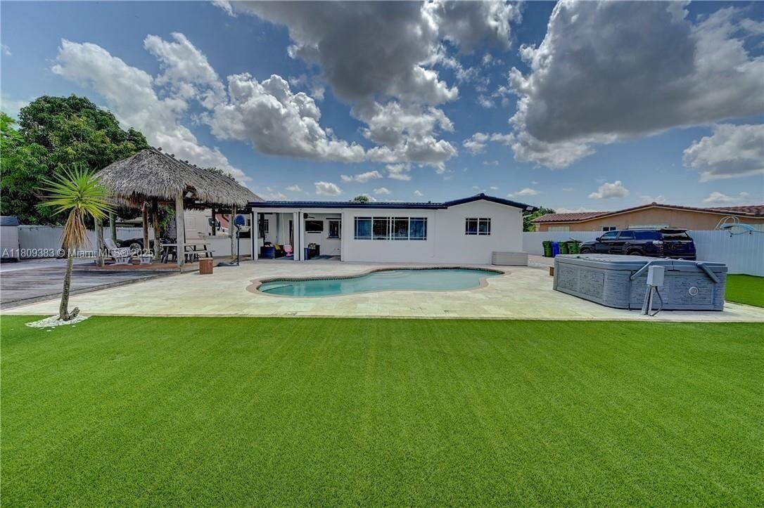Foto principal - 531 NW 76th Ter