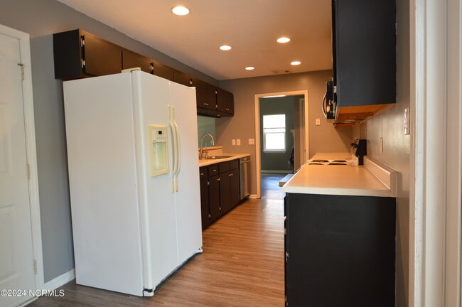 Building Photo - 206 Wedgewood Dr