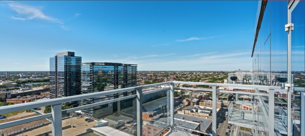 Foto principal - 860 Blackhawk W St
