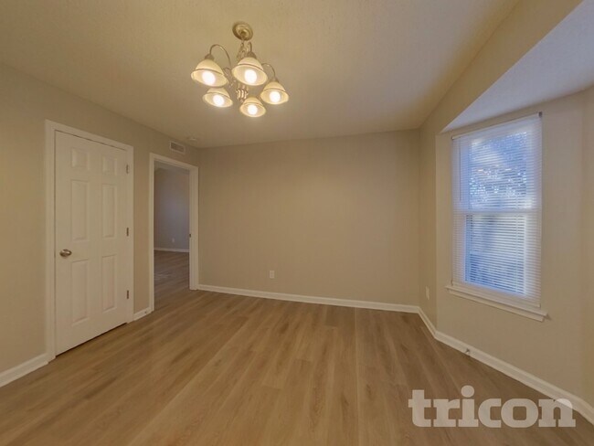 Foto del edificio - 3223 Harris Mill Ln