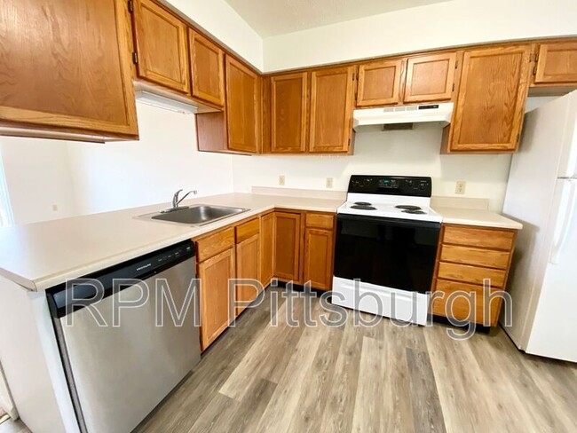 Building Photo - 203 Scenic Hill Dr