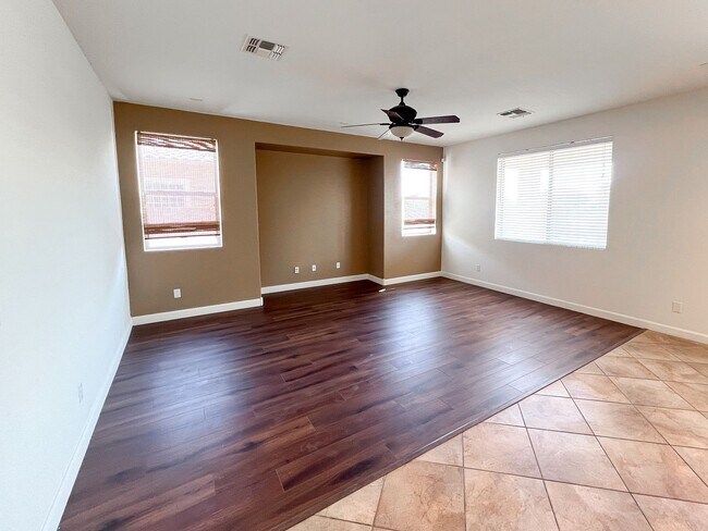 Foto del edificio - 4 Bed + Office | 3 Bath | 3-Car Garage | E...