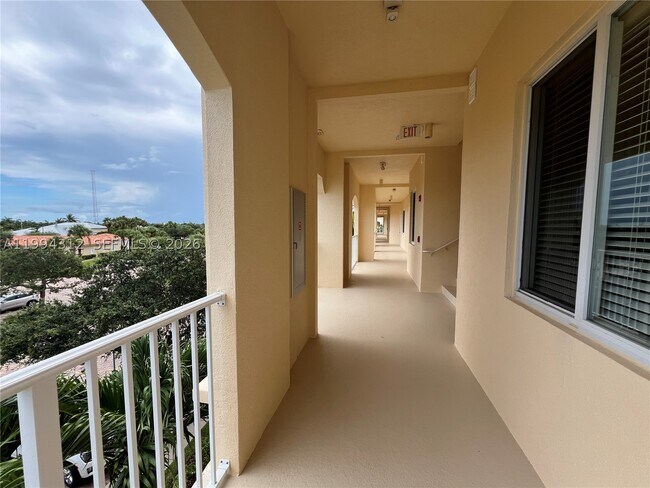 Building Photo - 5 FL-5