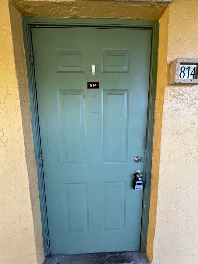 Foto del edificio - 814 Meadows Cir