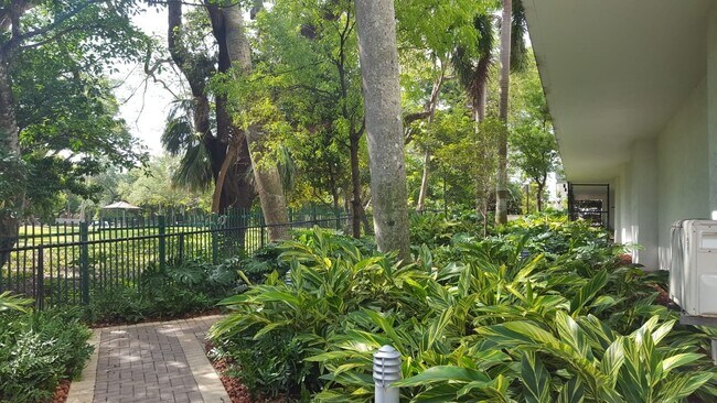 Building Photo - 2 Bed / 2 Bath | Terrazas Riverpark Village #804 – Miami