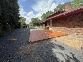 Building Photo - 3232 Parkwood Dr