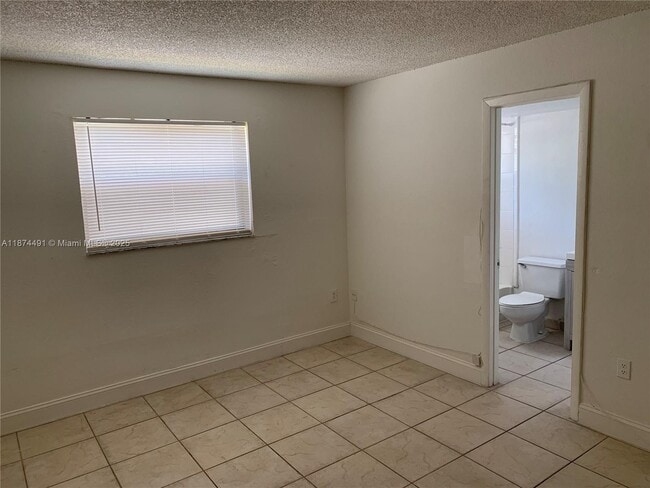Foto del edificio - 8145 NW 7th St