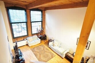 Building Photo - 25 Grand St