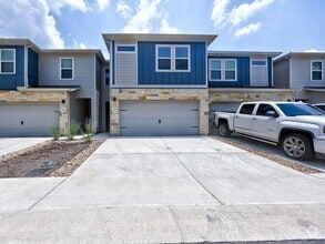 Building Photo - 1850 Settlers Glen Dr