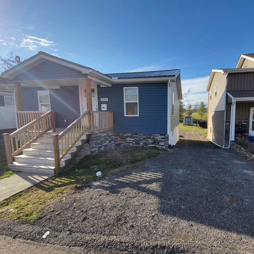 Primary Photo - 332 Wood St