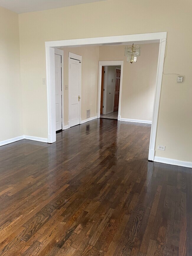 Building Photo - 1040 N Trumbull Ave