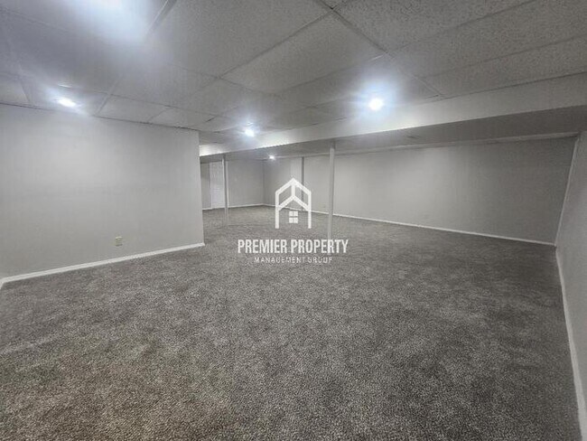 Building Photo - 1206 Buckpasser - Available Now!
