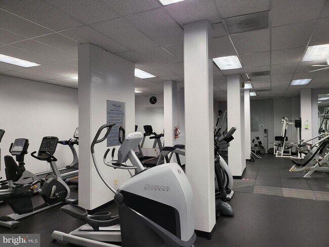 Foto del edificio - 5500 Friendship Blvd