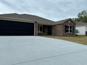 Building Photo - 4 Curly Leaf Ln