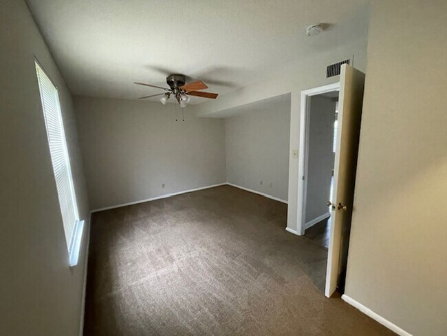 Building Photo - Desired Location In Winston-Salem