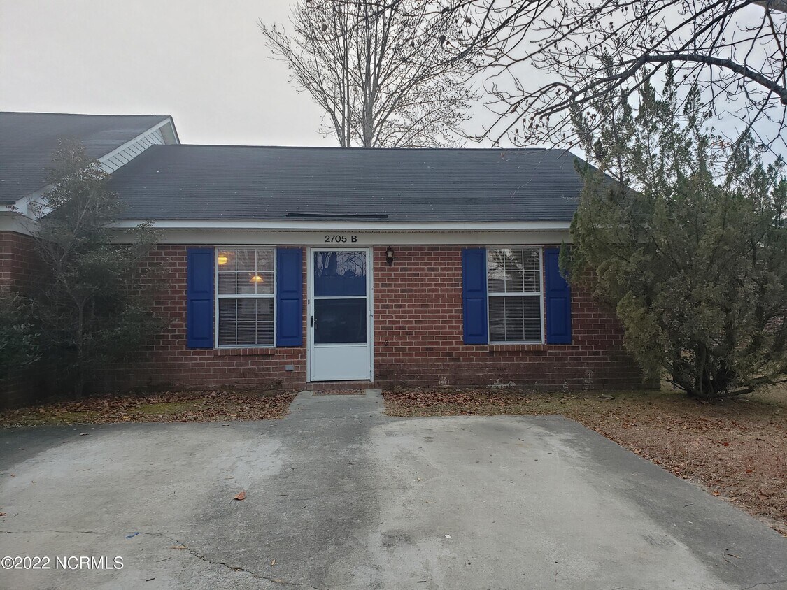 2705 Bluff View Dr, Greenville, NC 27834 Townhome Rentals in