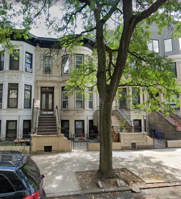 Primary Photo - 72 Woodruff Ave