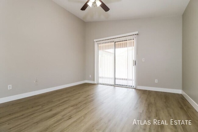 Building Photo - 12038 W Corrine Dr